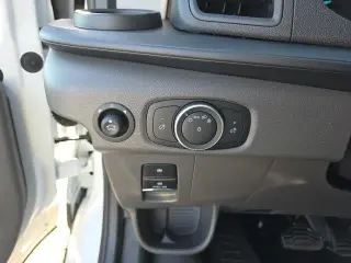 Ford Transit 2024 350 3 puertas SWB Techo Bajo Furgón de Carga
