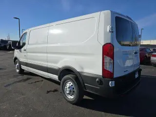 Ford Transit 2024 350 3 puertas SWB Techo Bajo Furgón de Carga