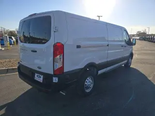 Ford Transit 2024 350 3 puertas SWB Techo Bajo Furgón de Carga