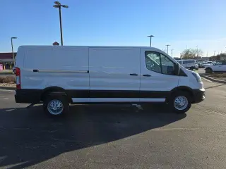Ford Transit 2024 350 3 puertas SWB Techo Bajo Furgón de Carga