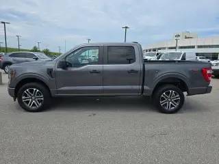 Ford F-150 2023 4x4 XL 4 puertas SuperCrew 5.5 pies. SB