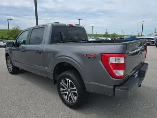 Ford F-150 2023 4x4 XL 4 puertas SuperCrew 5.5 pies. SB