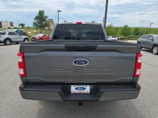 Ford F-150 2023 4x4 XL 4 puertas SuperCrew 5.5 pies. SB