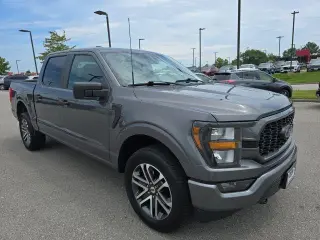 Ford F-150 2023 4x4 XL 4 puertas SuperCrew 5.5 pies. SB