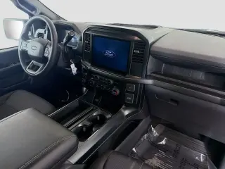 Ford F-150 2025 4x4 STX 4 puertas SuperCrew 5.5 pies. SB