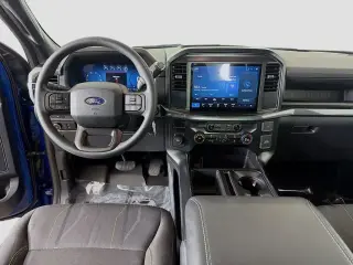 Ford F-150 2025 4x4 STX 4 puertas SuperCrew 5.5 pies. SB