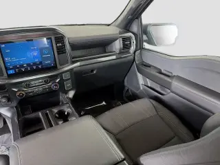 Ford F-150 2025 4x4 STX 4 puertas SuperCrew 5.5 pies. SB