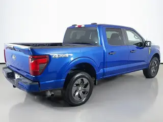 Ford F-150 2025 4x4 STX 4 puertas SuperCrew 5.5 pies. SB