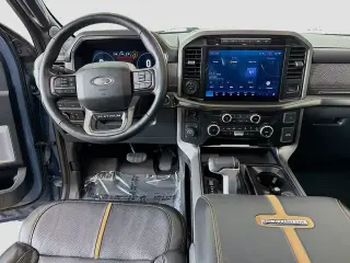 Ford F-150 2023 4x4 Platinum 4 puertas SuperCrew 5.5 pies. SB