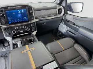 Ford F-150 2023 4x4 Platinum 4 puertas SuperCrew 5.5 pies. SB