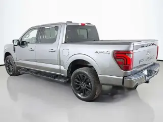 Ford F-150 2024 4x4 Lariat 4 puertas SuperCrew 5.5 pies. SB
