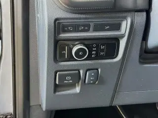 Ford F-150 2024 4x4 Lariat 4 puertas SuperCrew 5.5 pies. SB