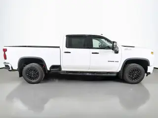 Chevrolet Silverado 3500HD 2022 4x4 LTZ 4 puertas Crew Cab SB SRW