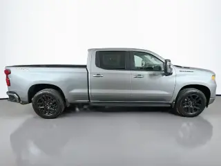 Chevrolet Silverado 1500 2024 4x4 RST 4 puertas Cabina Crew 5.8 pies. SB