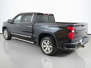 Chevrolet Silverado 1500 2023 4x4 High Country 4 puertas Cabina Crew 5.8 pies. SB