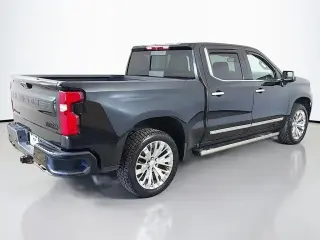 Chevrolet Silverado 1500 2023 4x4 High Country 4 puertas Cabina Crew 5.8 pies. SB
