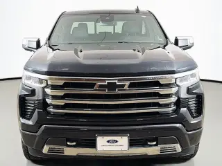 Chevrolet Silverado 1500 2023 4x4 High Country 4 puertas Cabina Crew 5.8 pies. SB