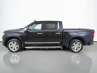 Chevrolet Silverado 1500 2023 4x4 High Country 4 puertas Cabina Crew 5.8 pies. SB