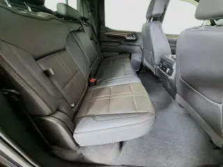 Chevrolet Silverado 1500 2023 4x4 High Country 4 puertas Cabina Crew 5.8 pies. SB
