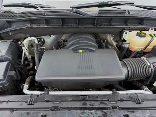 GMC Sierra 1500 2022 4x4 Denali 4 puertas Cabina Crew 5.8 pies. SB