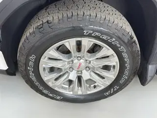 GMC Sierra 1500 2022 4x4 Denali 4 puertas Cabina Crew 5.8 pies. SB