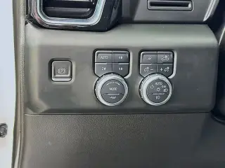 GMC Sierra 1500 2022 4x4 Denali 4 puertas Cabina Crew 5.8 pies. SB