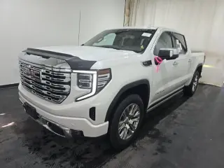 GMC Sierra 1500 2023 4x4 Denali 4 puertas Cabina Crew 5.8 pies. Caja corta