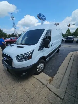 Furgoneta de Carga Ford Transit 2023 AWD 250 3 puertas SWB Techo Medio