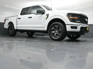 Ford F-150 2025 4x4 STX 4 puertas SuperCrew 5.5 ft. Caja Corta