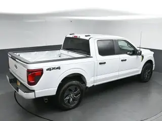 Ford F-150 2025 4x4 STX 4 puertas SuperCrew 5.5 ft. Caja Corta