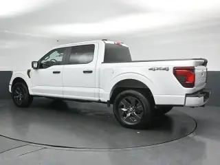 Ford F-150 2025 4x4 STX 4 puertas SuperCrew 5.5 ft. Caja Corta