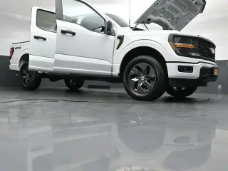 Ford F-150 2025 4x4 STX 4 puertas SuperCrew 5.5 ft. Caja Corta