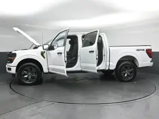 Ford F-150 2025 4x4 STX 4 puertas SuperCrew 5.5 ft. Caja Corta