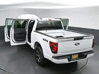 Ford F-150 2025 4x4 STX 4 puertas SuperCrew 5.5 ft. Caja Corta