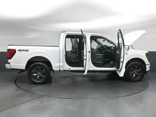 Ford F-150 2025 4x4 STX 4 puertas SuperCrew 5.5 ft. Caja Corta