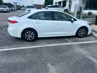Toyota Corolla Híbrido 2020 LE 4 puertas Sedan