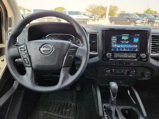 Nissan Frontier 2024 4x2 S 4 puertas Cabina Crew 5 pies. SB