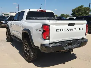 Chevrolet Colorado 2024 4x4 ZR2 4 puertas Crew Cab 5 pies. caja corta