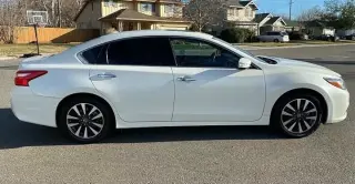 2017 Nissan Altima SV Sedan