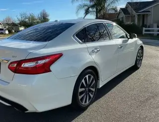 2017 Nissan Altima SV Sedan