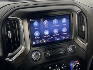 GMC Sierra 1500 2021 4x4 AT4 4 puertas Cabina Crew 5.8 pies. SB