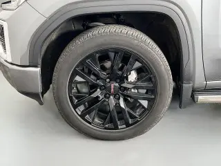 GMC Sierra 1500 2020 4x4 Denali 4 puertas Cabina Crew 5.8 pies. Caja corta