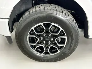 Ford F-150 2023 4x4 XLT 4 puertas SuperCrew 5.5 pies. SB
