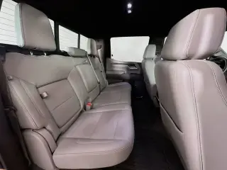 GMC Sierra 1500 2022 4x4 SLT Cabina Crew 4 puertas 5.8 pies. Caja corta