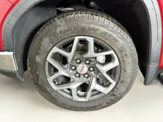 GMC Sierra 1500 2022 4x4 SLT Cabina Crew 4 puertas 5.8 pies. Caja corta