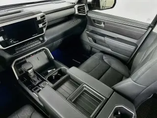 Toyota Tundra 2024 4x4 SR5 4 puertas CrewMax Cab Pickup SB