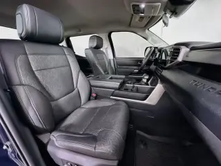 Toyota Tundra 2024 4x4 SR5 4 puertas CrewMax Cab Pickup SB