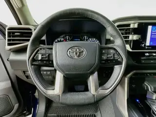 Toyota Tundra 2024 4x4 SR5 4 puertas CrewMax Cab Pickup SB