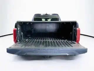 Toyota Tundra 2024 4x4 SR5 4 puertas CrewMax Cab Pickup SB