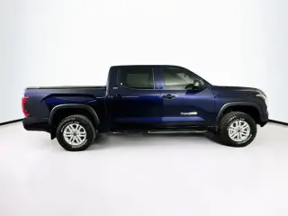 Toyota Tundra 2024 4x4 SR5 4 puertas CrewMax Cab Pickup SB